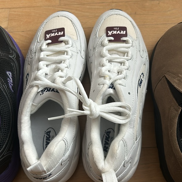 Bundle of women’s size 9 shoes - Picture 3 of 4